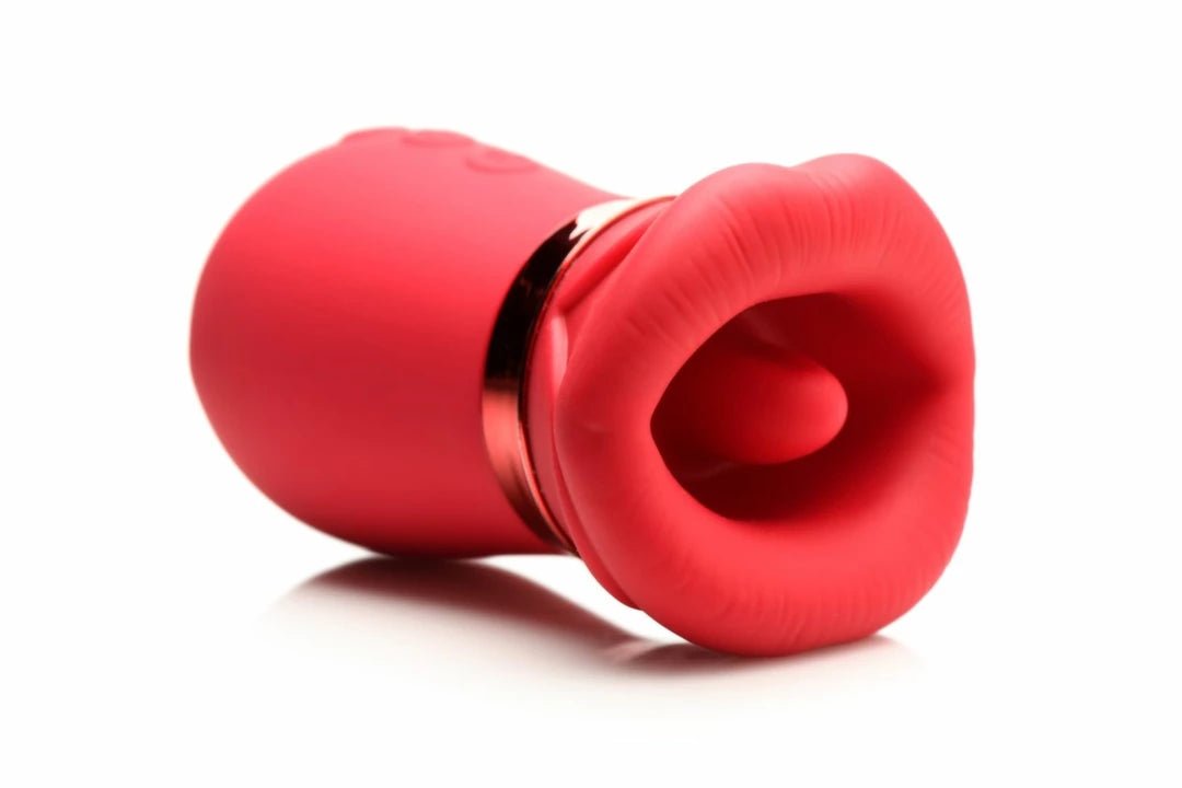 LICKGASM Kiss Me More – žaisliukas su siurbimo ir vibravimo funkcijomis , rožinis, 12,4 cm - EroGuru
