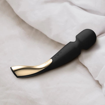 LELO Smart Wand 2 Large Black: Prabangus, Giliai Rezonuojantis Masažuoklis - EroGuru