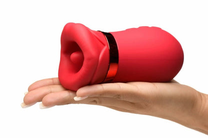 LICKGASM Kiss Me More – žaisliukas su siurbimo ir vibravimo funkcijomis , rožinis, 12,4 cm - EroGuru