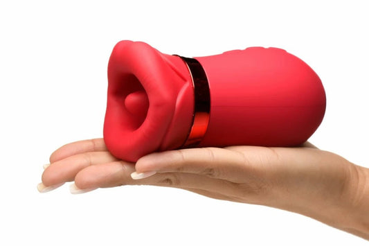 LICKGASM Kiss Me More – žaisliukas su siurbimo ir vibravimo funkcijomis , rožinis, 12,4 cm - EroGuru